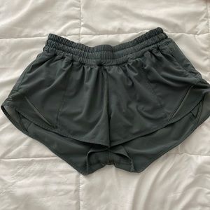 Lululemon Hotty Hot Shorts 2.5